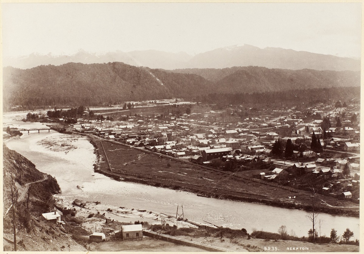 Reefton in 1904, a mining town on the West Coast.