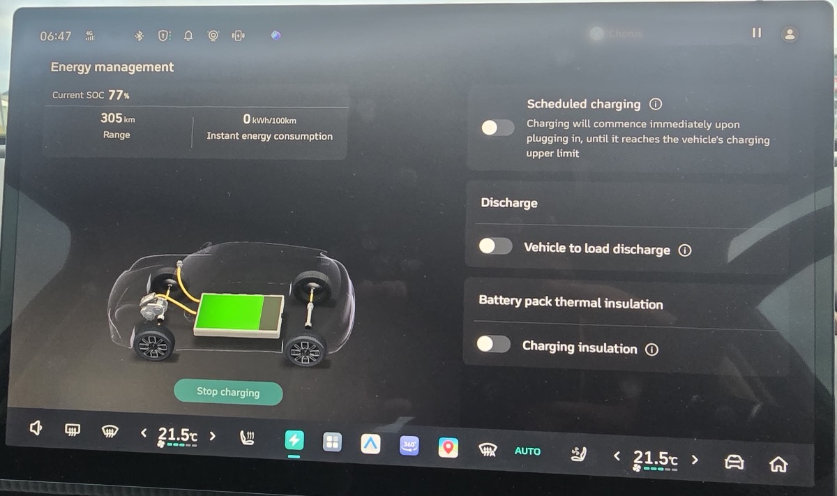 The Ora 5's energy management screen: 77% charge, 305 km range, with switches for scheduled charging, vehicle-to-load and charging insulation.